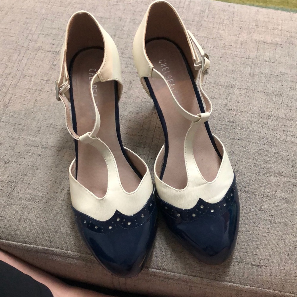 ✨Sale 3/13-3/14✨ Chelsea Crew 40 Retro Heels